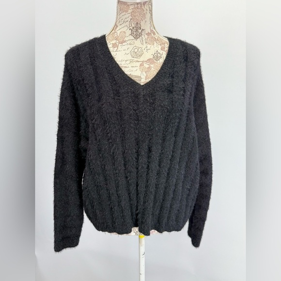 BISHOP & YOUNG Black V-Neck ribbed sweater size M. - Picture 8 of 12